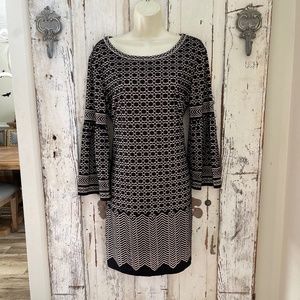 Max Studio Size Small Woman's Black IvoryTextured Bell Sleeve Shift Dress NEW